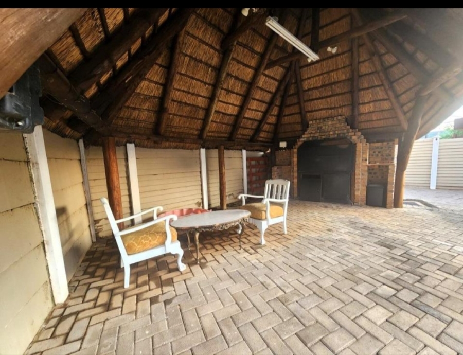 2 Bedroom Property for Sale in Langenhovenpark Free State